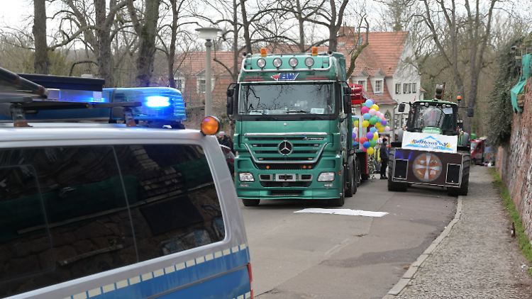 Über den Unfallhergang, die Identität der Frau und den Verletzungsgrad ist nichts bekannt.
