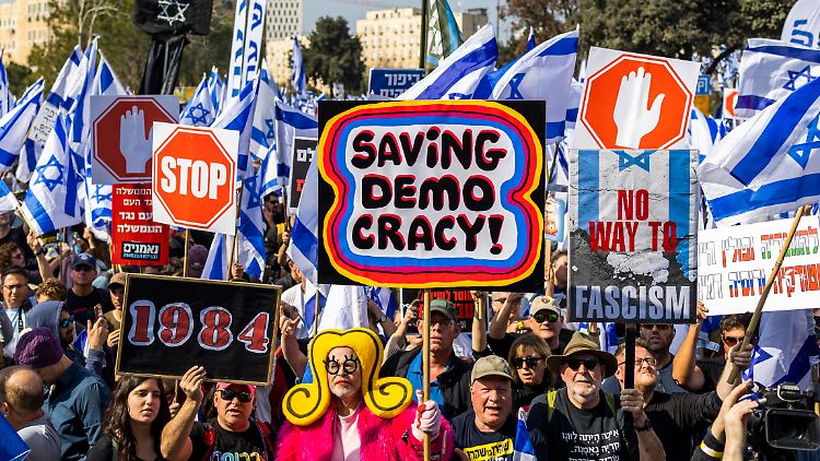 "Ich bin wirklich in Sorge", sagte die Kinderärztin Adi Aran, die an der Demonstration in Jerusalem teilgenommen hat. 