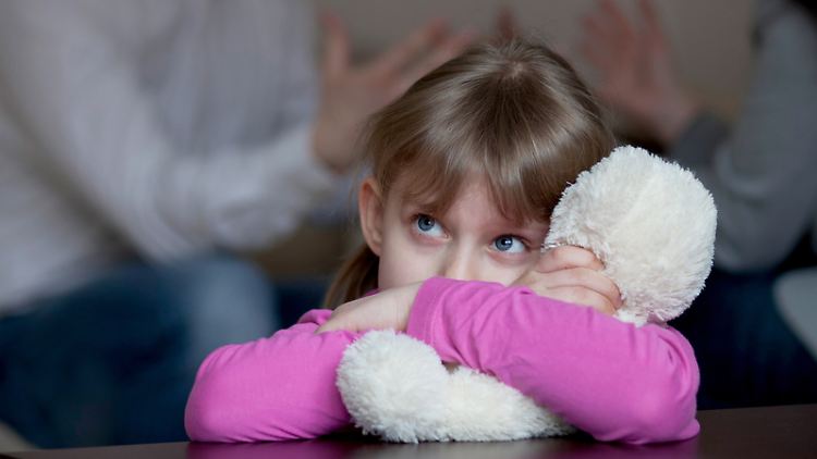Dem Kind Kontaktverbot zu seinem Onkel oder seiner Tante aufzuerlegen, weil sich die Eltern mit ihnen verkracht haben, kann die Kinderseele zerreißen.