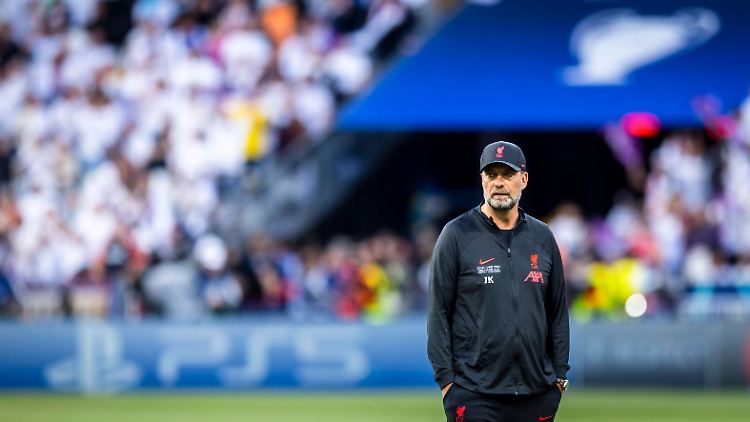 Da steht Jürgen Klopp beim Finale der Champions League 2022 und denkt sehnsüchtig an den Titel.