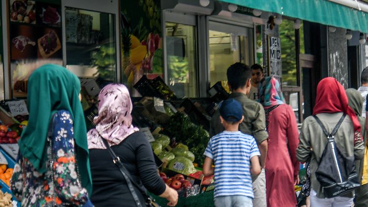Deutsch wird laut dem Statistischen Bundesamt auch von vielen Personen mit Migrationshintergrund zur Kommunikation im eigenen Haushalt genutzt.