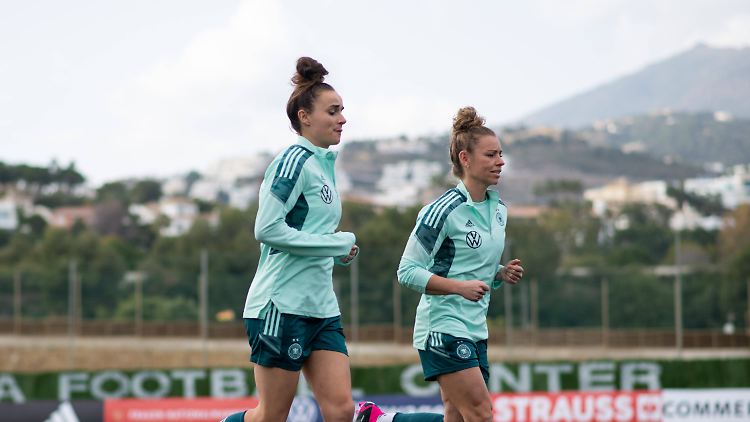Lina Magull (l.) drängt auf weitere Fortschritte.