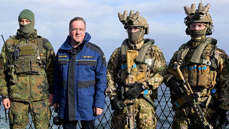 Pistorius will sich für eine bessere Ausstattung der Bundeswehr einsetzen. 