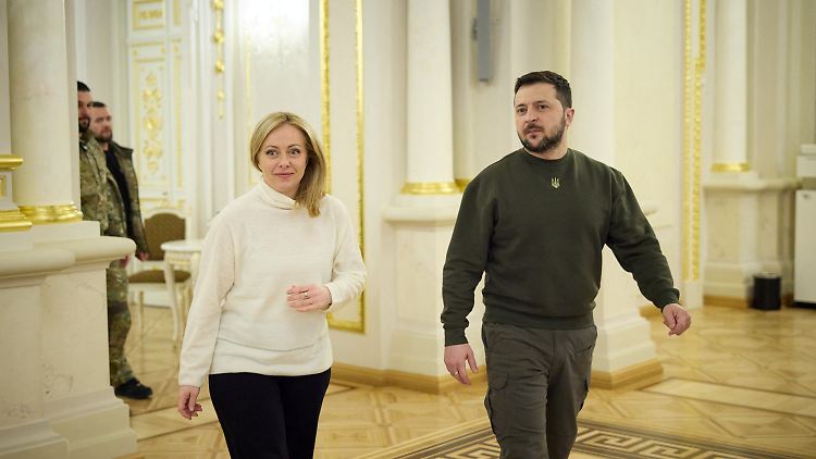 Anders als ihre Koalitionspartner steht Meloni nicht im Ruf, eine enge Beziehung zum Kreml zu haben.  