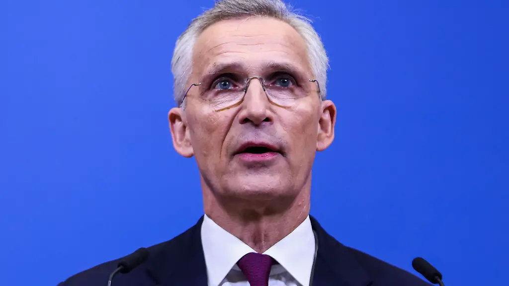 Nato-Generalsekretaer-Jens-Stoltenberg-besucht-am-Donnerstag-den-Luftwaffenstuetzpunkt-Laage-bei-Rostock