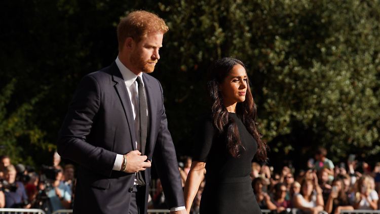 Harry und seine Frau Meghan hatten sich 2020 von ihren offiziellen Pflichten aus dem Königshaus zurückgezogen und sich ein neues Leben in Kalifornien aufgebaut.
