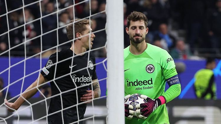 Nix zu machen für Kevin Trapp und seine Frankfurter: Die SSC Neapel war einfach zu stark.