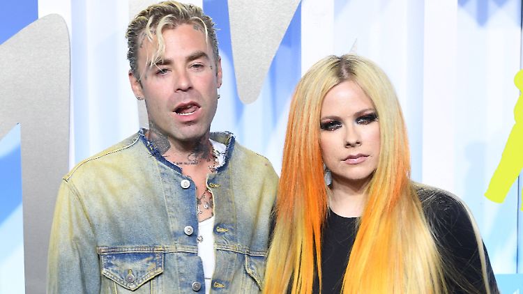 Verliebt, verlobt - und nicht verheiratet? Avril Lavigne und Mod Sun.