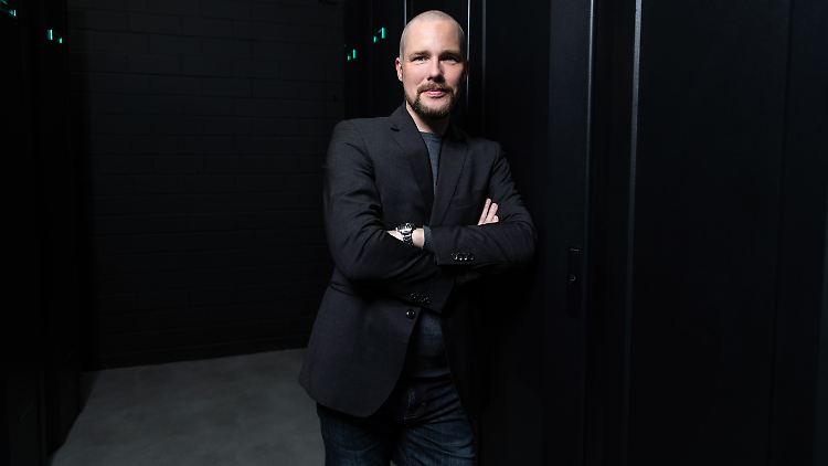 Jonas Andrulis zählt dank seiner jahrelangen unternehmerischen Erfahrung, aber auch durch die Arbeit an einem der größten KI-Projekte im Silicon Valley zu den führenden KI-Experten in Deutschland.