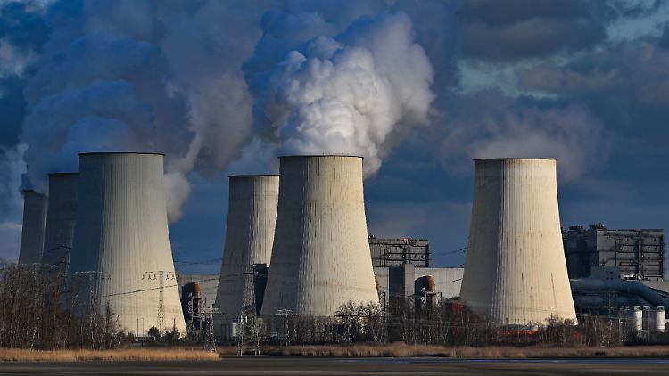 In der Lausitz soll das größte deutsche Zentrum für erneuerbare Energien entstehen. Sieben Gigawatt Windenergie und Photovoltaik sollen auf den Bergbauflächen errichtet werden.
