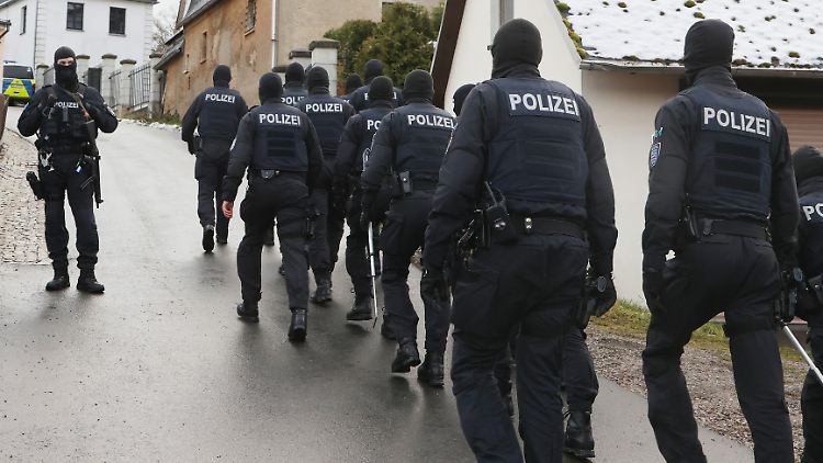 Im vergangenen Dezember durchsuchte die Polizei Wohnungen in ganz Deutschland und nahm schließlich 25 Anhänger der "Reichsbürger"-Szene fest.