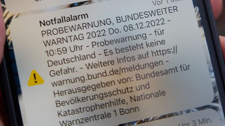 Das Cell-Broadcast-System wurde beim bundesweiten Warntag im Dezember von den Telefonanbietern als weitgehend positiv bewertet. 
