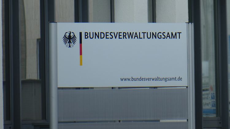 Die Regierung solle auch die Telekom oder die Post nach Ostdeutschland holen, fordert der Linken-Abgeordnete Pellmann.