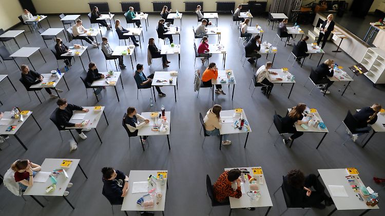 Vor allem bei der Zulassung zum Medizinstudium ist der Numerus Clausus eine hohe Hürde.