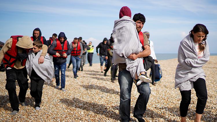 Immer wieder landen Geflüchtete mit kleinen Booten an der Küste Großbritanniens. Für viele von ihnen dürfte das neue Gesetz wenig ändern. 