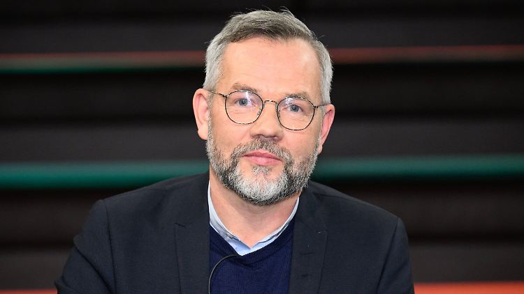 Roth warb schon früh in der SPD für robuste Militärhilfen für die angegriffene Ukraine.