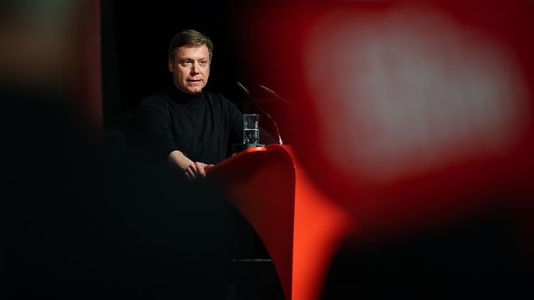 Im Manifest seiner Parteikollegin fehlt Schirdewan der Satz, "dass die russische Armee in der Ukraine nichts zu suchen hat".
