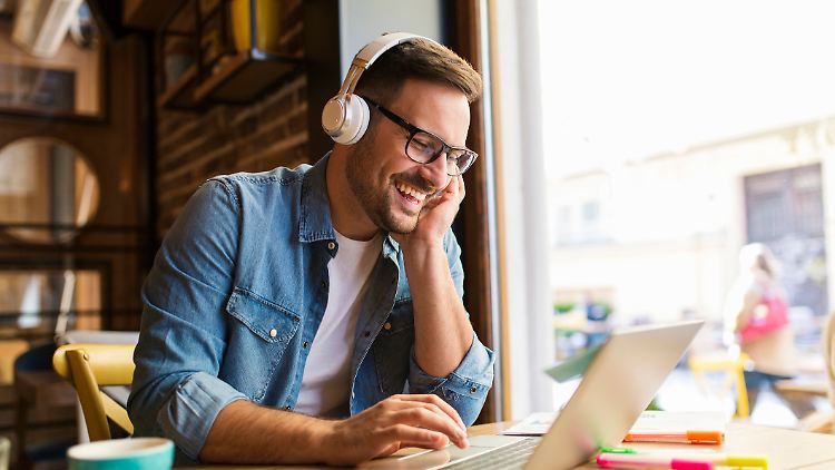 Noise-Cancelling-Kopfhörer sorgen dafür, dass lästige Umgebungsgeräusche nicht beim Arbeiten oder Musikhören stören. 