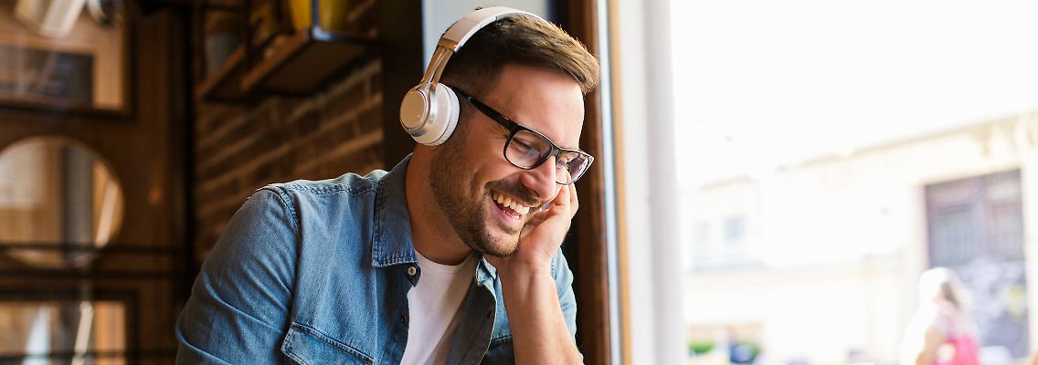 Noise-Cancelling Kopfhörer sorgen dafür, dass lästige Umgebungsgeräusche nicht beim Arbeiten oder Musikhören stören.