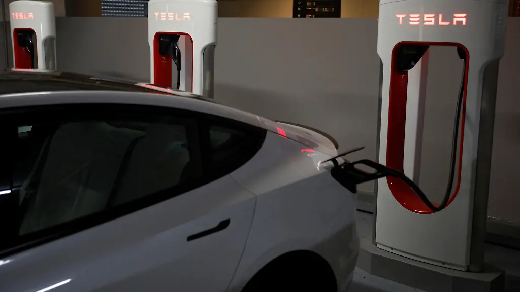 2021-10-28T053033Z-563875848-RC2XEQ9CNCXS-RTRMADP-3-TESLA-SINGAPORE