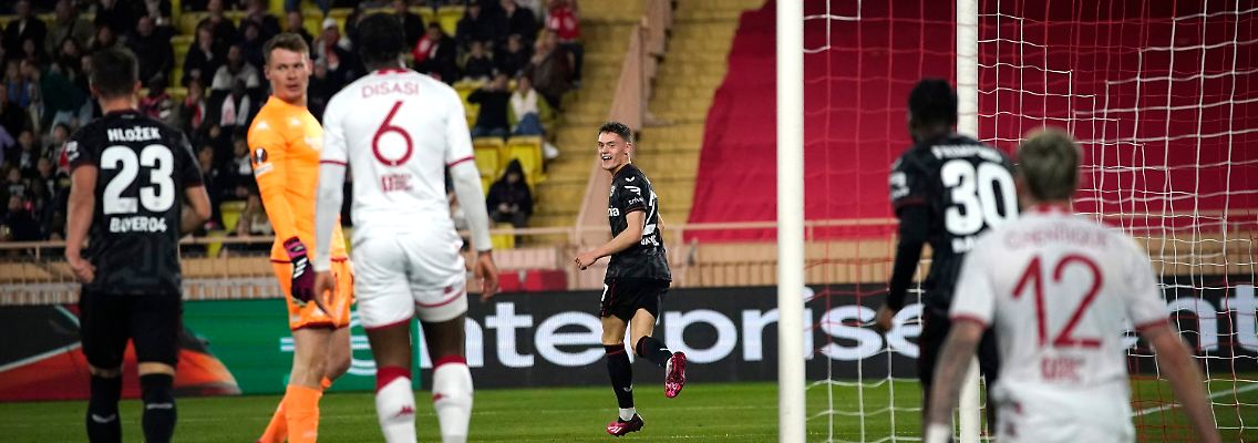 Wirtz dreht nach seinem Führungstreffer jubelnd ab.