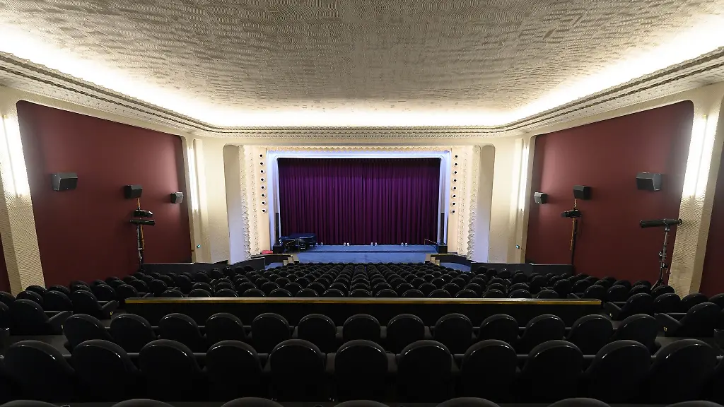Blick-in-den-leeren-Sergio-Leone-Saal-im-Filmtheater-Schauburg-in-der-Dresdner-Neustadt