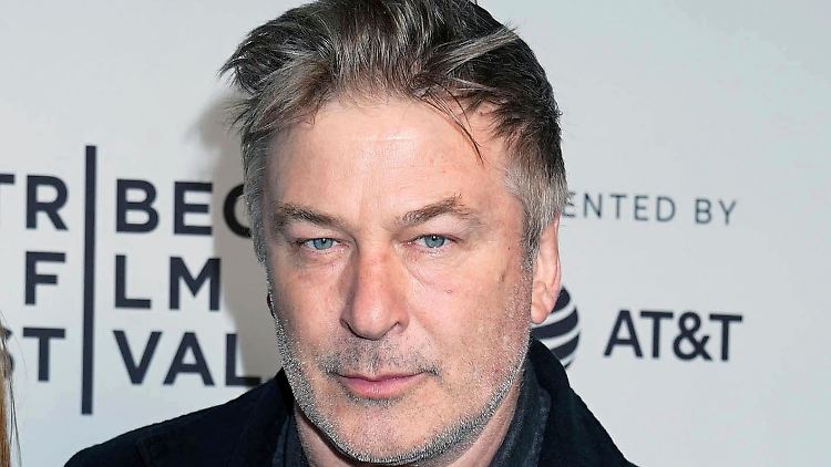 Alec Baldwin weist jede Schuld für den Tod von Halyna Hutchins von sich und plädiert entsprechend auf "nicht schuldig". 