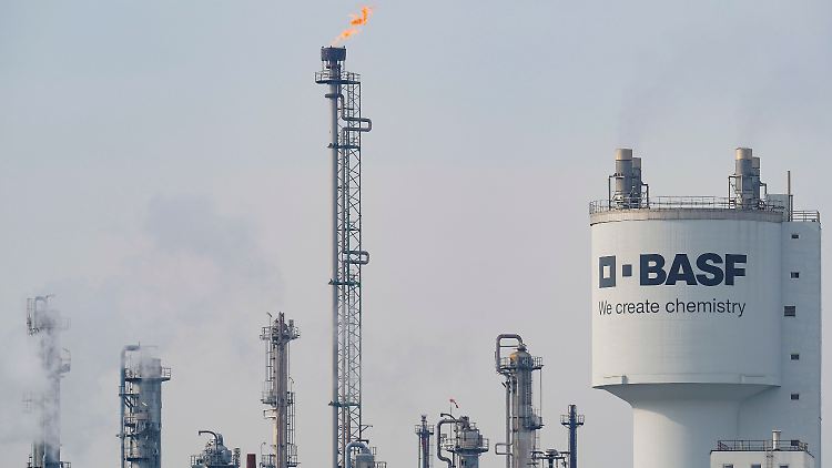 Unter anderem sollen in Ludwigshafen eine der beiden Ammoniak-Anlagen und eine TDI-Anlage sowie Anlagen für bestimmte Vorprodukte geschlossen werden.