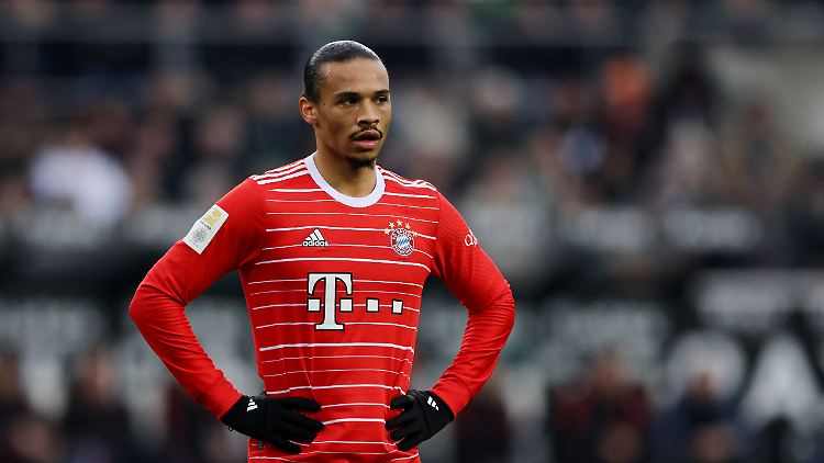 Gefrustet: Leroy Sané kam offenbar zu spät zu einem Treffen und saß danach auf der Bank.