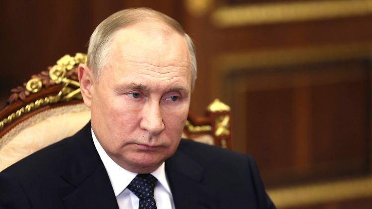 Muss wohl Löcher über den Nationalen Vermögensfonds stopfen: Wladimir Putin.