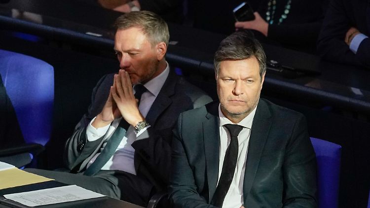 Finanzminister Christian Lindner und Wirtschaftsminister Robert Habeck können sich im Streit um den Haushalt 2024 nicht einigen.