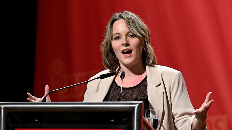 Rosenthal ist seit Januar 2021 Bundesvorsitzende der SPD-Nachwuchsorganisation.