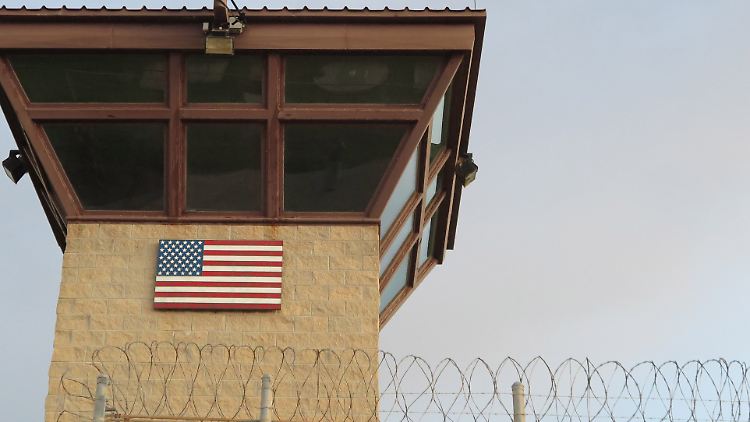 Noch immer sind Menschen im Gefangenenlager Guantánamo inhaftiert, ohne dass es zuvor einen Prozess gegeben hat.
