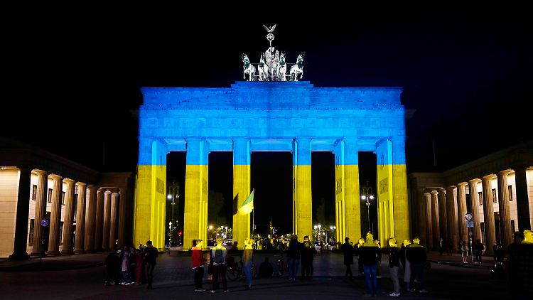 Im Mai 2022 erstrahlte dass Brandenburger Tor in blau-gelb, den Farben der Ukraine. 