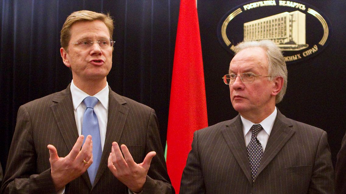 Werden sich in München wohl nicht über den Weg laufen: Guido Westerwelle und Weißrusslands Außenminister Sergej Martinow.