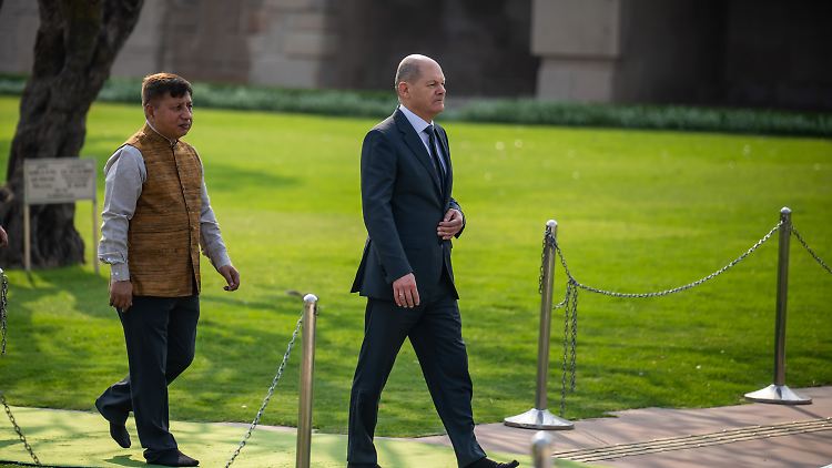 Bei seinem Besuch in Indien wirbt Scholz für engere wirtschaftliche Beziehungen - auch um einen Rüstungsdeal soll es gehen.