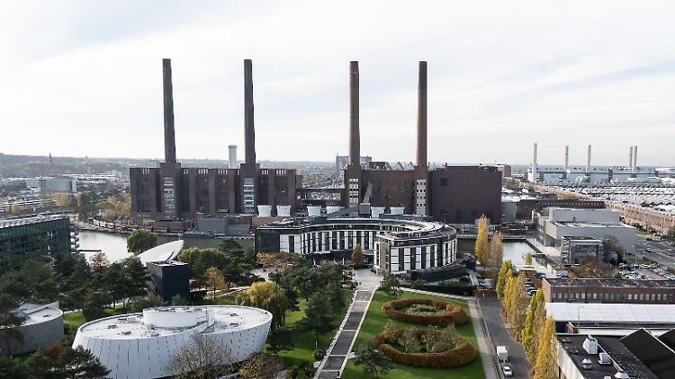 Haben milliardenteure Verzögerungen in der Entwicklung eigener Fahrzeug-Software den Bau des neuen VW-Werks für das künftige Kernmodell Trinity vereitelt?