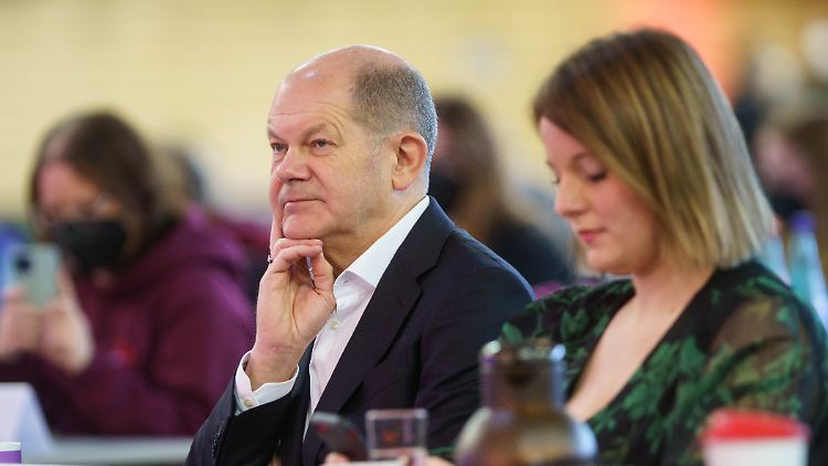 Olaf Scholz und Jessica Rosenthal beim Bundeskongress der Jusos im November 2021.