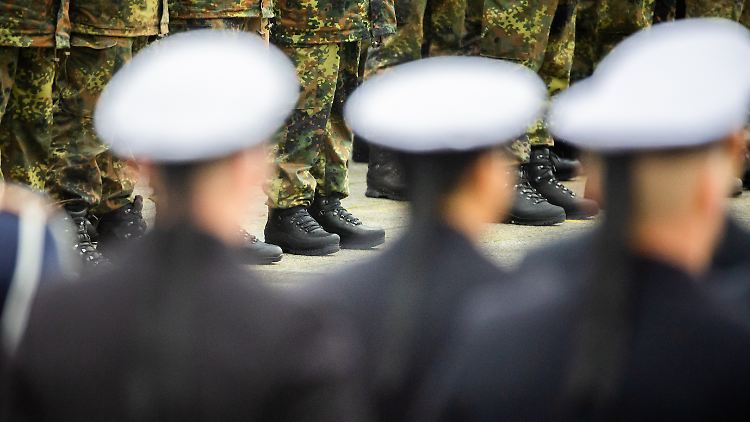 In Deutschland war die Wehrpflicht 2011 nach 55 Jahren ausgesetzt worden.