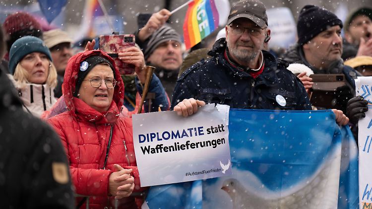 Zentrale Forderung der Kundgebung war ein Ende der Waffenlieferungen. Unklar blieb, was dann mit der Ukraine passiert.