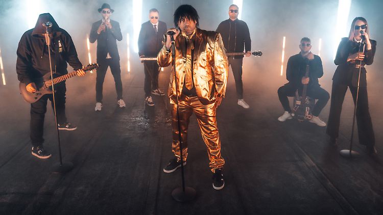 Verspricht, beim Vorentscheid auf die Kacke zu hauen: Ikke Hüftgold (M.) mit seiner Band.