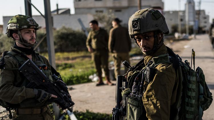 Israelische Soldaten sind in der Stadt Huwara im Einsatz. 