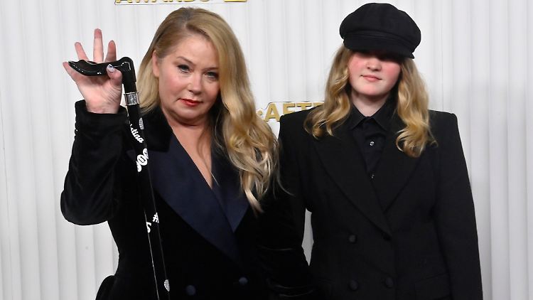 Christina Applegate (l.) erschien mit ihrer Tochter Sadie Grace LeNoble zu der Preisverleihung.