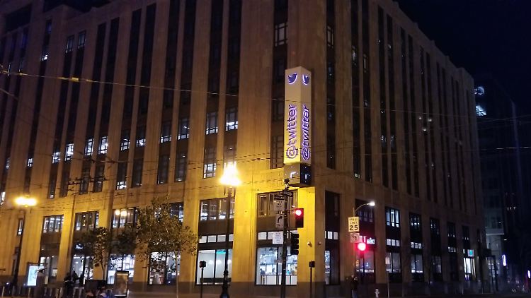 Crawford gab alles für "Twitter 2.0", arbeitete teils rund um die Uhr. Doch sie wurde genauso gefeuert wie Tausende andere Kolleginnen und Kollegen auch.