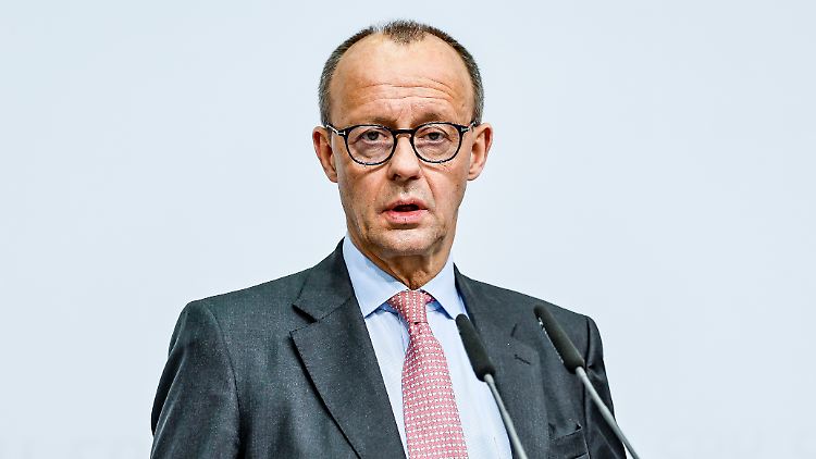 Merz wirft der Bundesregierung vor, den Koalitionsvertrag abzuarbeiten, "als ob da sonst nichts geschehen wäre."