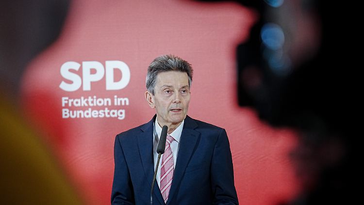 Rolf Mützenich fühlt sich missverstanden.