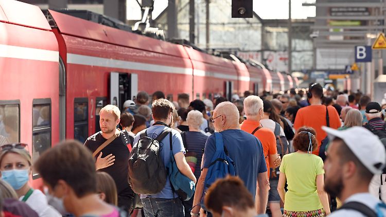 Für "schwierige Züge" fordert der Bahn-Betriebsrat Streifen der Bundespolizei.