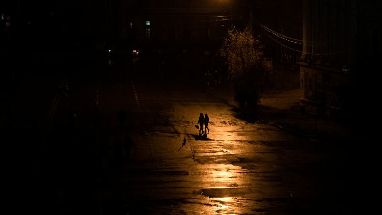 Kiew im November 2022, während einer Stromsperre. Aktuell ist die Stromversorgung seit zwei Wochen stabil - doch neue Angriffe Russlands dürften nur eine Frage der Zeit sein.