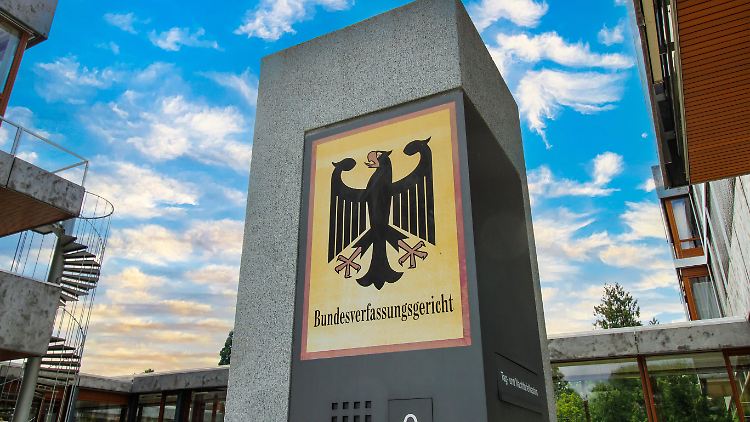 Das Bundesverfassungsgericht in Karlsruhe nahm die Beschwerde des Hamburger NPD-Landesvorsitzenden  nicht zur Entscheidung an.