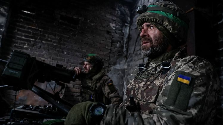 Orts- und Häuserkampf gegen einen Feind, der keine Rücksicht auf eigene Verluste nimmt: Ukrainische Verteidiger in Bachmut.